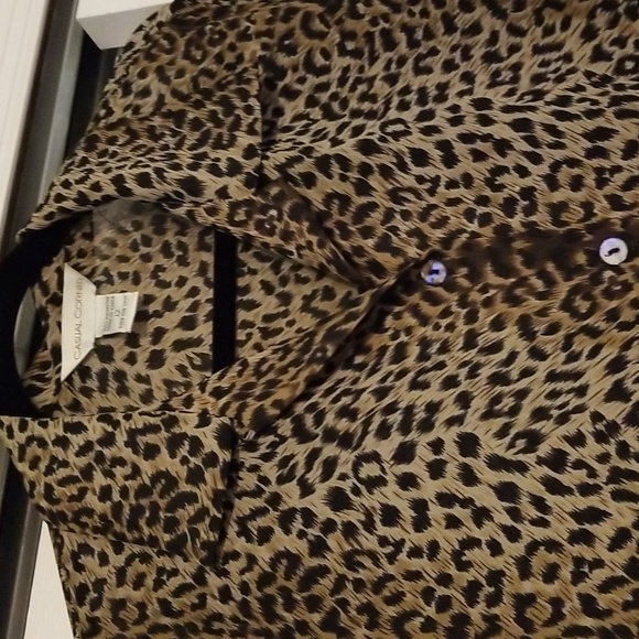 Casual Corner animal print blouse size 12 - Picture 3 of 6